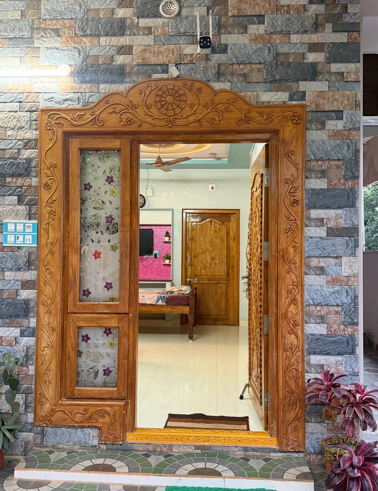 HOME STAY image 1